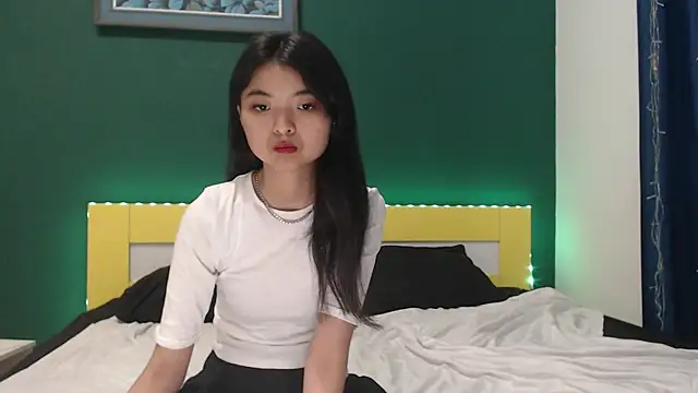 Snapshot of Shy_Kira chatting on March 2, 2026, 9:27 am Shy Kira online show from March 2, 2026, 9:27 am