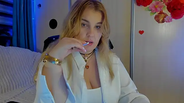 CoraSwon online show from November 25, 2025, 7:36 pm