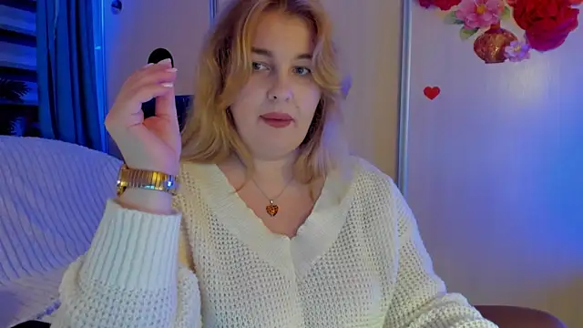 CoraSwon online show from November 21, 2025, 6:07 pm