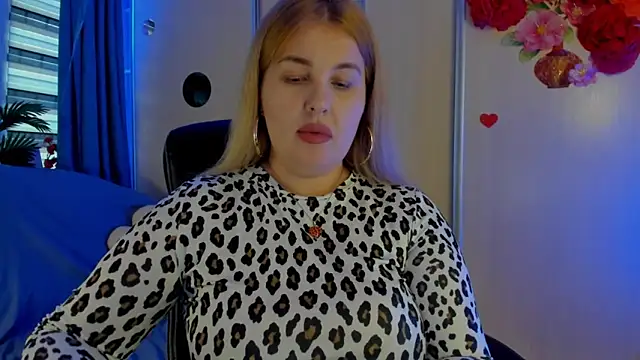 CoraSwon online show from November 23, 2025, 12:26 pm