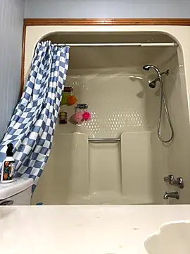 Snapshot of KLoveeee chatting on November 18, 2025, 12:37 am KLoveeee online show from November 18, 2025, 12:37 am