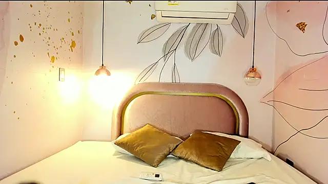 Snapshot of Maxim-Walker chatting on September 20, 2025, 1:32 am Maxim-Walker online show from September 20, 2025, 1:32 am