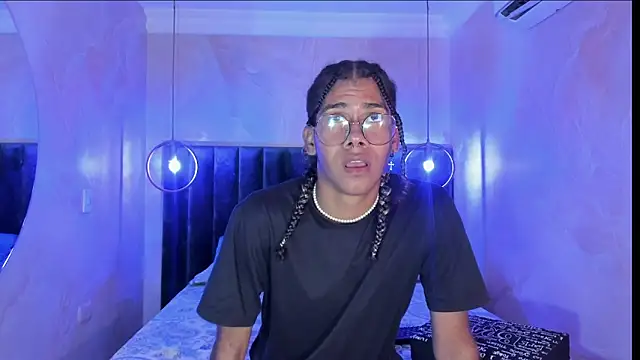 Snapshot of Maxim-Walker chatting on November 4, 2025, 3:10 am Maxim-Walker online show from November 4, 2025, 3:10 am