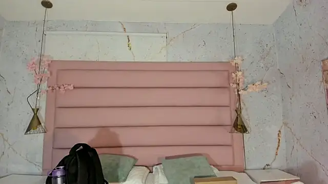 Snapshot of Maxim-Walker chatting on September 19, 2025, 3:54 am Maxim-Walker online show from September 19, 2025, 3:54 am