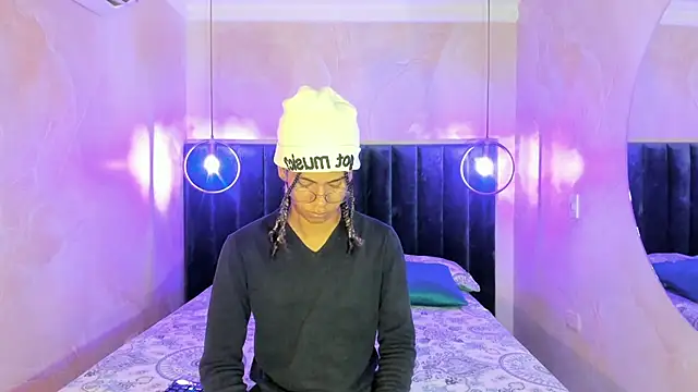 Snapshot of Maxim-Walker chatting on November 9, 2025, 3:10 am Maxim-Walker online show from November 9, 2025, 3:10 am