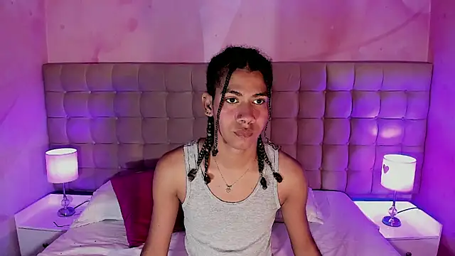 Snapshot of Maxim-Walker chatting on October 1, 2025, 6:40 am Maxim-Walker online show from October 1, 2025, 6:40 am