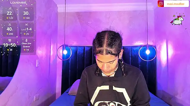 Snapshot of Maxim-Walker chatting on October 22, 2025, 3:17 am Maxim-Walker online show from October 22, 2025, 3:17 am