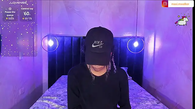 Snapshot of Maxim-Walker chatting on November 3, 2025, 3:12 am Maxim-Walker online show from November 3, 2025, 3:12 am