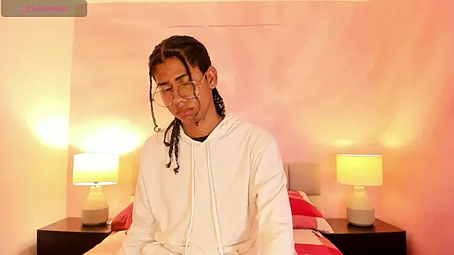 Snapshot of Maxim-Walker chatting on November 17, 2025, 3:10 am Maxim-Walker online show from November 17, 2025, 3:10 am