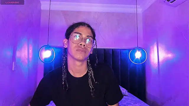 Snapshot of Maxim-Walker chatting on November 22, 2025, 3:16 am Maxim-Walker online show from November 22, 2025, 3:16 am