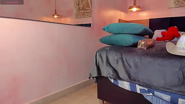 Snapshot of Maxim-Walker chatting on March 15, 2025, 6:14 am Maxim-Walker online show from March 15, 2025, 6:14 am