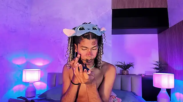 Snapshot of Maxim-Walker chatting on October 5, 2025, 6:15 am Maxim-Walker online show from October 5, 2025, 6:15 am