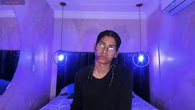 Snapshot of Maxim-Walker chatting on November 18, 2025, 3:21 am Maxim-Walker online show from November 18, 2025, 3:21 am