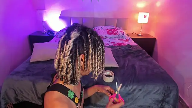 Snapshot of Maxim-Walker chatting on March 17, 2025, 9:12 am Maxim-Walker online show from March 17, 2025, 9:12 am