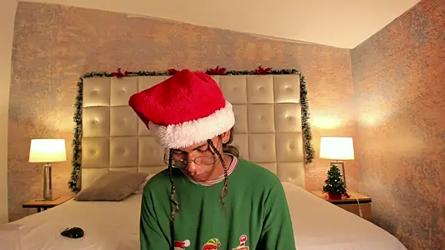 Snapshot of Maxim-Walker chatting on December 16, 2025, 3:11 am Maxim-Walker online show from December 16, 2025, 3:11 am