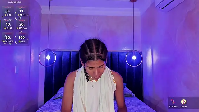 Snapshot of Maxim-Walker chatting on October 29, 2025, 2:43 am Maxim-Walker online show from October 29, 2025, 2:43 am