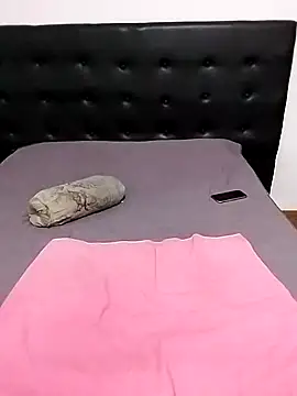 littlebrunett online show from February 21, 2025, 9:34 am