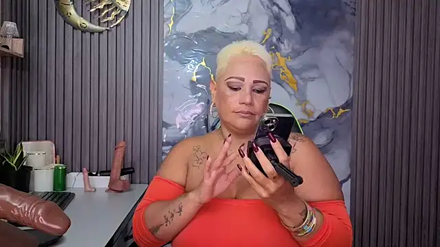 Snapshot of GianellaCox_ chatting on April 18, 2026, 7:07 pm GianellaCox online show from April 18, 2026, 7:07 pm
