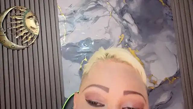 GianellaCox  online show from April 8, 2026, 11:55 am