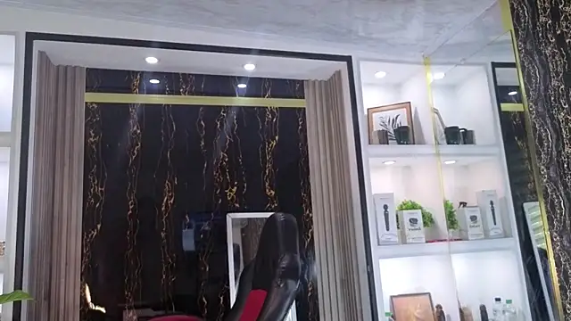 Snapshot of AmberNix chatting on October 24, 2025, 2:16 pm AmberNix online show from October 24, 2025, 2:16 pm