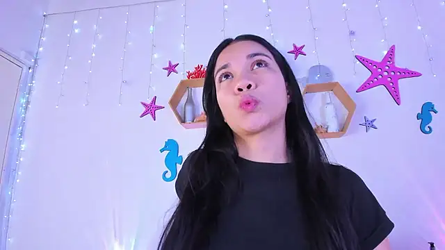 Emiily Parkerr online show from December 2, 2025, 2:56 am