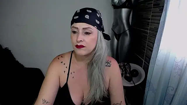 Emma Rizzoo online show from April 17, 2026, 7:49 pm