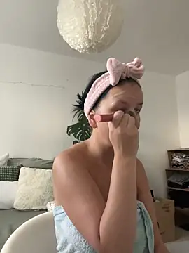 Snapshot of Off__Melonenmandy chatting on November 20, 2025, 7:31 am Off Melonenmandy online show from November 20, 2025, 7:31 am