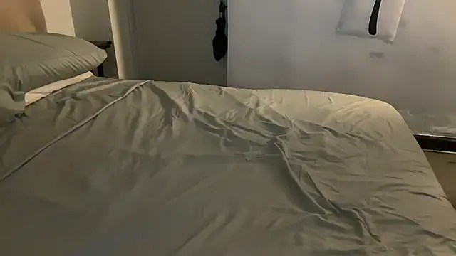 Snapshot of pantslesstraveler_plt chatting on April 22, 2026, 5:36 am pantslesstraveler plt online show from April 22, 2026, 5:36 am