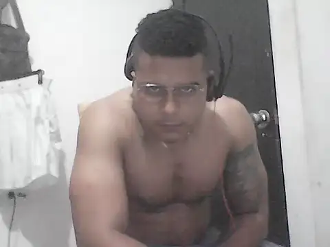 Snapshot of SaucyAffair0 chatting on June 1, 2026, 11:37 pm SaucyAffair0 online show from June 1, 2026, 11:37 pm