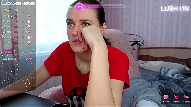 Snapshot of Bella__Swoon chatting on March 13, 2026, 5:45 am Bella Swoon online show from March 13, 2026, 5:45 am