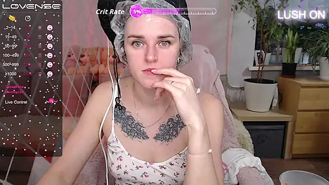 Snapshot of Bella__Swoon chatting on November 28, 2025, 2:45 am Bella Swoon online show from November 28, 2025, 2:45 am