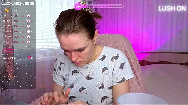 Snapshot of Bella__Swoon chatting on March 26, 2026, 5:50 am Bella Swoon online show from March 26, 2026, 5:50 am