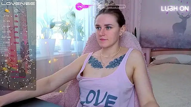 Snapshot of Bella__Swoon chatting on April 14, 2026, 6:18 am Bella Swoon online show from April 14, 2026, 6:18 am