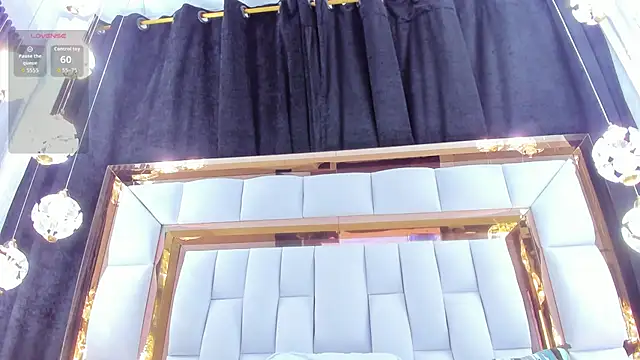 Snapshot of RileySweett chatting on December 16, 2025, 11:58 am RileySweett online show from December 16, 2025, 11:58 am