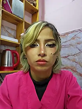 Snapshot of avery_fox chatting on March 4, 2025, 9:32 pm avery fox online show from March 4, 2025, 9:32 pm