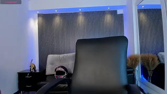 paulina sweett  online show from September 24, 2025, 12:22 pm