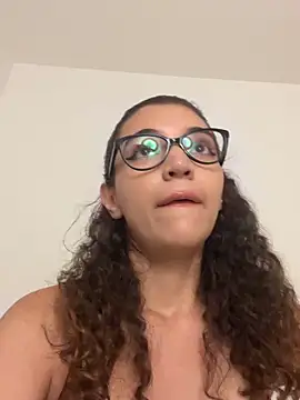 uniquerossie online show from December 17, 2025, 7:57 am