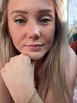 lexi luv online show from February 22, 2025, 11:13 pm