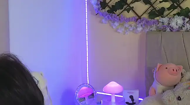 Baby Xian online show from February 18, 2025, 1:10 am