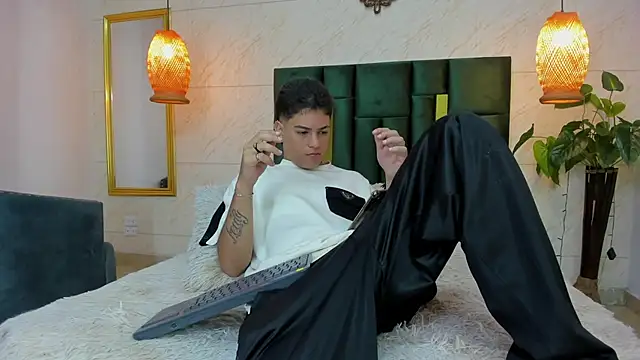 Levy Steve online show from September 19, 2025, 3:43 am