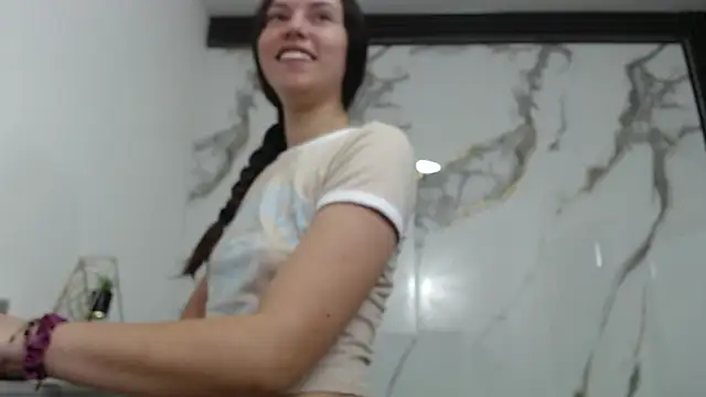 Lindsey8 online show from April 11, 2026, 1:04 pm