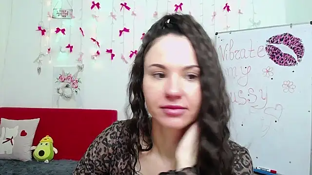 Snapshot of KaraCriegs chatting on April 30, 2026, 6:04 pm KaraCriegs online show from April 30, 2026, 6:04 pm