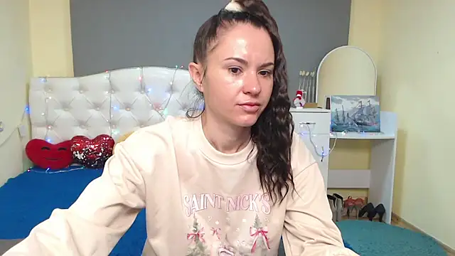 Snapshot of KaraCriegs chatting on December 5, 2025, 6:50 pm KaraCriegs online show from December 5, 2025, 6:50 pm