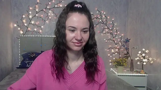 Snapshot of KaraCriegs chatting on April 19, 2026, 6:10 pm KaraCriegs online show from April 19, 2026, 6:10 pm