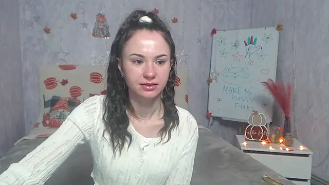 Snapshot of KaraCriegs chatting on November 14, 2025, 6:22 pm KaraCriegs online show from November 14, 2025, 6:22 pm