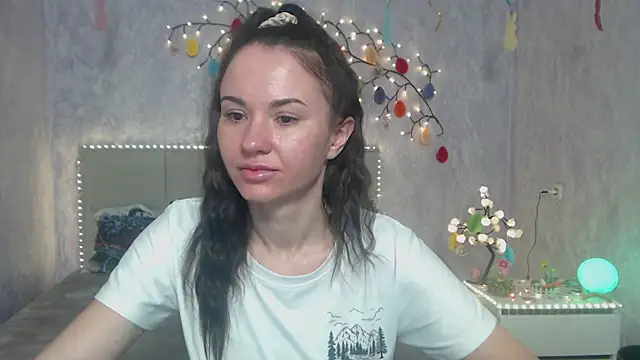 Snapshot of KaraCriegs chatting on April 2, 2026, 6:03 pm KaraCriegs online show from April 2, 2026, 6:03 pm
