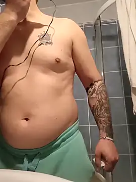 Snapshot of LucianM6 chatting on March 21, 2026, 5:17 pm LucianM6 online show from March 21, 2026, 5:17 pm