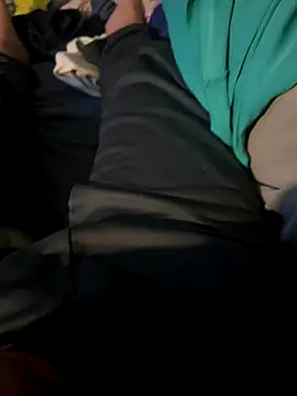 Snapshot of caliguy37 chatting on December 4, 2024, 5:38 pm caliguy37 online show from December 4, 2024, 5:38 pm