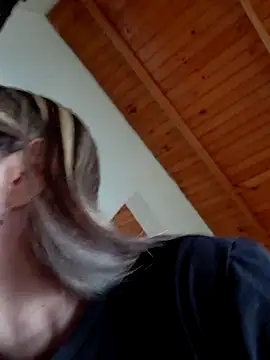 Snapshot of Iris_love18 chatting on April 19, 2026, 3:13 pm Iris love18 online show from April 19, 2026, 3:13 pm