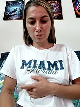 Snapshot of Iris_love18 chatting on April 27, 2026, 2:37 pm Iris love18 online show from April 27, 2026, 2:37 pm